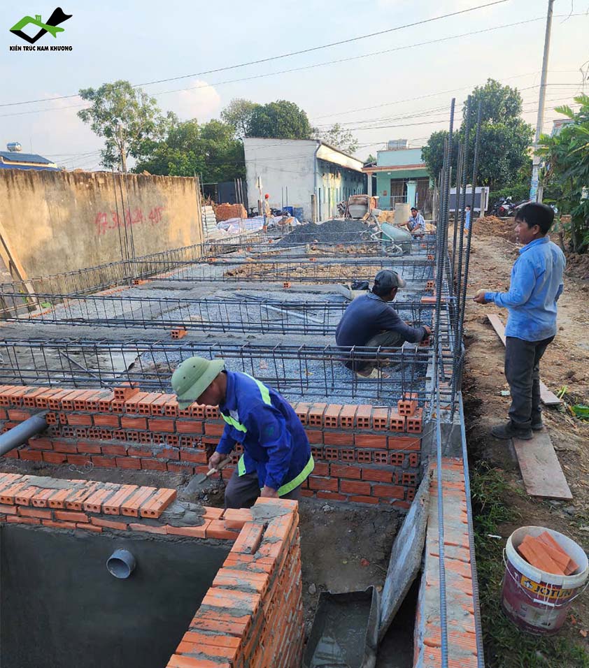 Thi công đà kiềng của căn nhà 