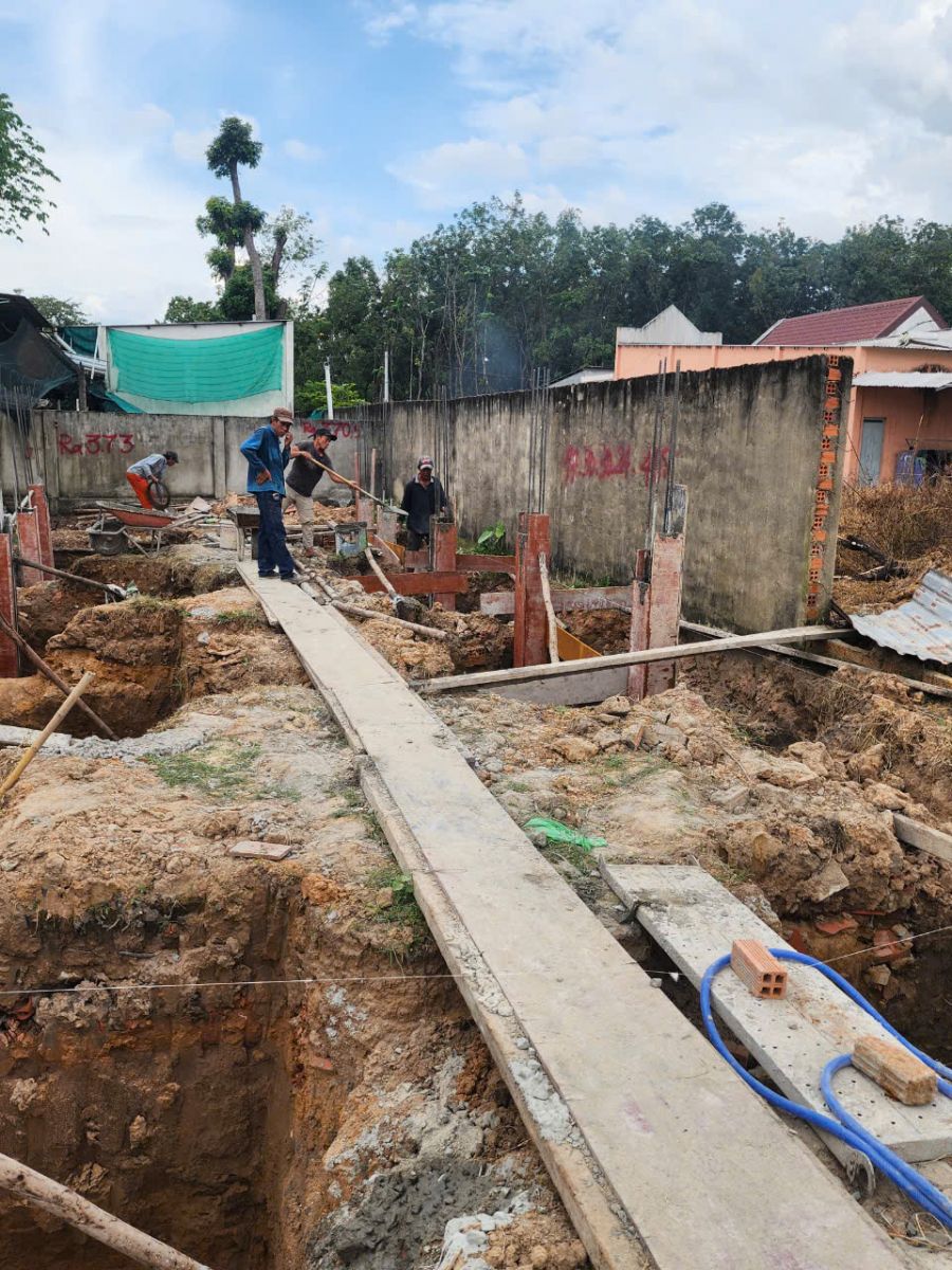 Thi công hệ móng đơn 